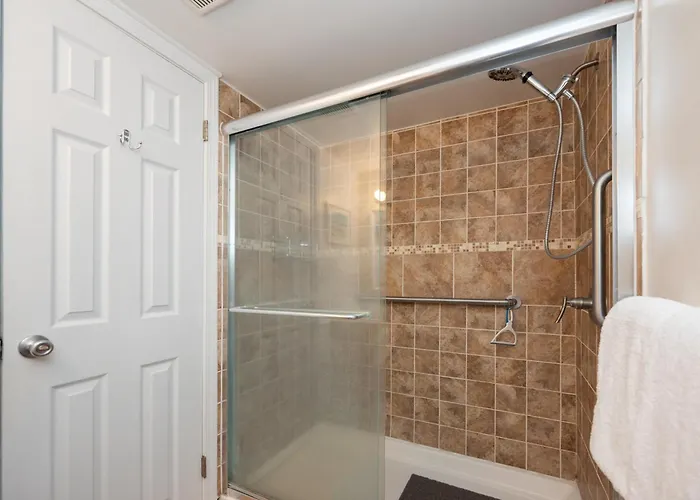 2br Capri Oceanfront Condo, Indoor Pool, Massage Chair, Brand New Bathrooms 2025, Unbeatable Views! Apartment Ocean City