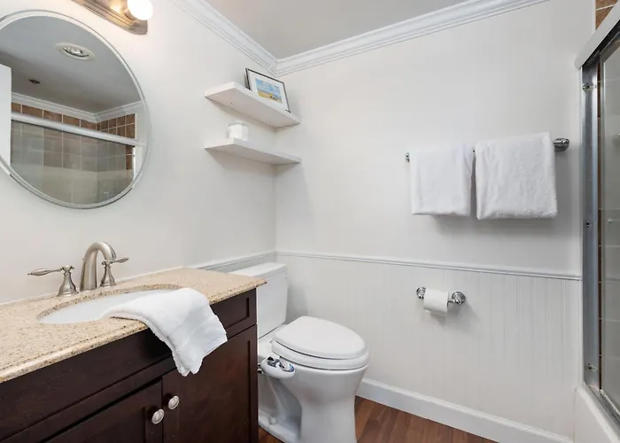 2br Capri Oceanfront Condo, Indoor Pool, Massage Chair, Brand New Bathrooms 2025, Unbeatable Views! *