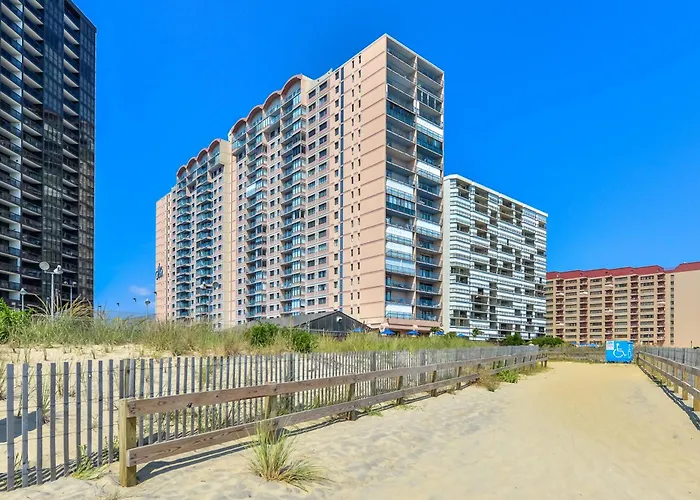 Apartment 2br Capri Oceanfront Condo, Indoor Pool, Massage Chair, Brand New Bathrooms 2025, Unbeatable Views! *